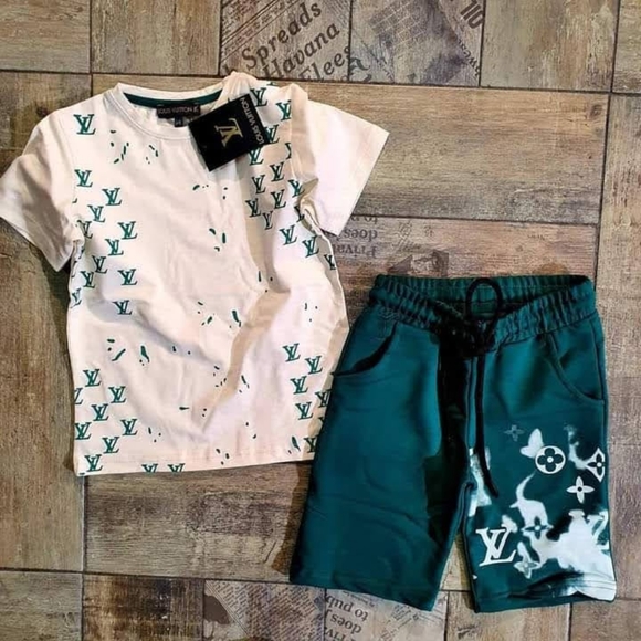Boys LV short sets - Picture 2 of 5